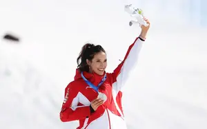 Ээжийнхээ эх орныг сонгосон Эйлин Гу